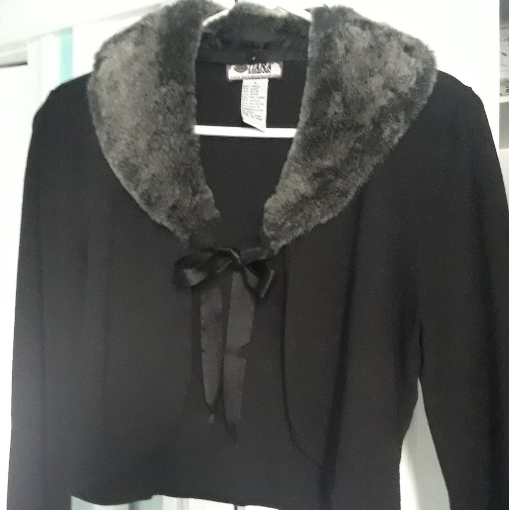 Black Shrug w/removable Faux Fur Collar, Size Small